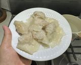 Foto langkah ke 1 dari resep Seblak pangsit bakso.