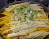 Foto del paso 1 de la receta: Zuchinni🍝en salsa de tomate cherry🍅caser@ y albahaca🌿