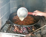 Foto del paso 1 de la receta: Arroz negro con rape y calamar al alioli a la leña