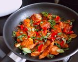Hình bước làm 5 của món Cá Hồi Kho Tiêu