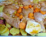 Foto del paso 2 de la receta: Pollo al horno con longanizas, patatas y zanahorias
