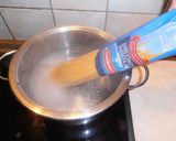Φωτογραφία βήματος 1 της συνταγής Spaghetti "al tonno" (με κρέμα τόνου). Τονου σας, είναι εθιστικά!