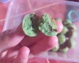 Foto langkah ke 5 dari resep Pandan Button Cookies.