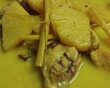 Gambar langkah 5 resipi Masak Lemak Kuning Ayam bersama Nenas.