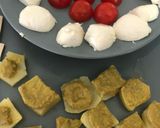 Foto del paso 2 de la receta: Pintxitos papa, cherry y mozzarella con pesto y semillas de sésamo