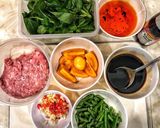 Hình bước làm 1 của món Thịt heo xào lá quế kiểu Thái