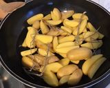 Une image de l'étape 3 de Pommes de terre sautées au saindoux et romarin.