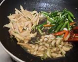 A picture of step 3 of Green garlic, green chilli ginger pickle.