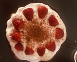 Foto del paso 4 de la receta: Brownie con dulce de leche, merengue y frutillas 😋🍓🍫