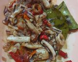 Foto langkah ke 4 dari resep Cumi tumis asin.