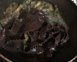 Foto langkah ke 5 dari resep Pappardelle Cioccolato ai Funghi || Pasta Coklat Saus Jamur.