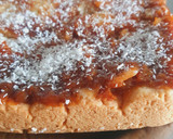 Foto del paso 4 de la receta: Tarta de coco 🥥 rallado y en escamas con dulce de leche en la flip
