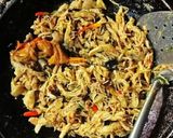 Foto langkah ke 3 dari resep Ayam suwir Bumbu Jangkep(kuning).