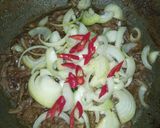 Foto langkah ke 5 dari resep Daging tumis bumbu teriyaki bawang bombay.