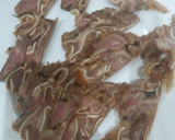 Foto del paso 8 de la receta: Oreja de cerdo sobre brava y cebollita japonesa
