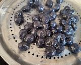 A picture of step 5 of Butterfly pea boba tea.