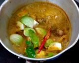 รูปขั้นตอนการทำที่ 7 ของ แกงกะทิไก่ใส่มะเขือเปราะ