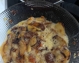 Foto del paso 6 de la receta: Tortilla de patata con chorizo picante