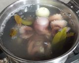 Foto del paso 4 de la receta Pulpo a la plancha con pasta de cilantro, jengibre y ajo