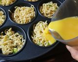 Foto langkah ke 7 dari resep 324. Omelet Mie Instan.