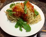 Foto del paso 3 de la receta: Linguini con rúcula/rugula y tomate manzano de la cocina de Giri