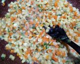 Foto langkah ke 6 dari resep Pastel Renyah Isi Ragout.