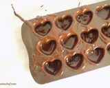 Foto del paso 2 de la receta Bombones corazón rellenos de crema de orujo