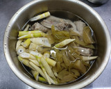 箭筍酸菜排骨湯(簡單料理)的食譜步驟4照片