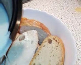 Foto del paso 3 de la receta: Torrijas sobre leche infusionada con canela
