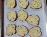 Foto langkah ke 4 dari resep Garlic Bread.