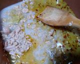 A picture of step 4 of Garlic lovers spicy linguine and clams.