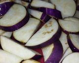 Foto langkah ke 1 dari resep Tumis Terong Ungu Jamur Kancing.