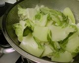 Foto del paso 1 de la receta Pencas y hojas de coliflor a la romana