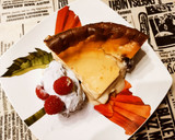 Foto del paso 6 de la receta: Tarta Fluida de Chocolate Blanco, Plátano y Arándanos con Base de Galletas y Helado de Violetas