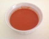 Foto del passaggio 1 della ricetta Gamberoni fritti in crosta di vermicelli di riso e gazpacho piccante di fragole e datterini