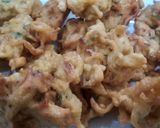 A picture of step 3 of Noodles Pakoray.