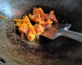 A picture of step 2 of Raw mango pakoda.