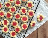 Foto langkah ke 6 dari resep Flower Cup Cookies (Eggless).