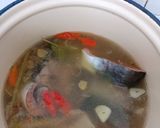 Foto langkah ke 3 dari resep Sup/pindang ikan patin bumbu iris.