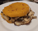 Foto del paso 10 de la receta: Arepa🍄rellena🥯de champiñones🥙salteados🧀y queso🧆