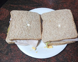 Foto del paso 4 de la receta: Sándwich de pechuga de pavo, ensalada, huevo duro y mayonesa
