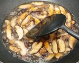 A picture of step 3 of Oyster sauce mushroom.