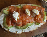 Foto del paso 2 de la receta: Bruschettas de jamón y de salmón ahumado