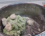 A picture of step 4 of Mugwort Rice Cakes.