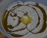 Foto del paso 1 de la receta: Bollitos de harina integral con queso y cantimpalo