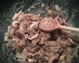 A picture of step 5 of Brown mushroom gravy.
