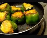 A picture of step 2 of Stuffed cheese capsicum.