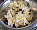 Une image de l'étape 4 de Salade d'endives aux pistaches, abricots secs et tomates séchées.