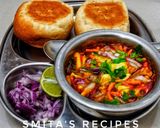 A picture of step 6 of Moth beans misal pav.