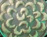 Foto del paso 4 de la receta: Medialunas con masa de pascualina